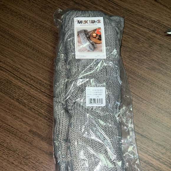 NEW MUK LUKS Women's 'POM CABIN' Dark Grey Sweater Socks - Picture 3 of 4